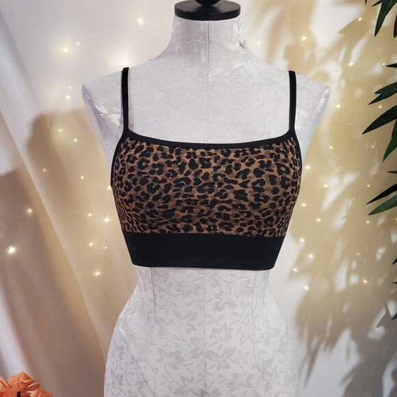 Fabletics Cloud Seamless Leopard Print Midi Bralette Womens Size XS Ribbed Gym - Picture 4 of 8